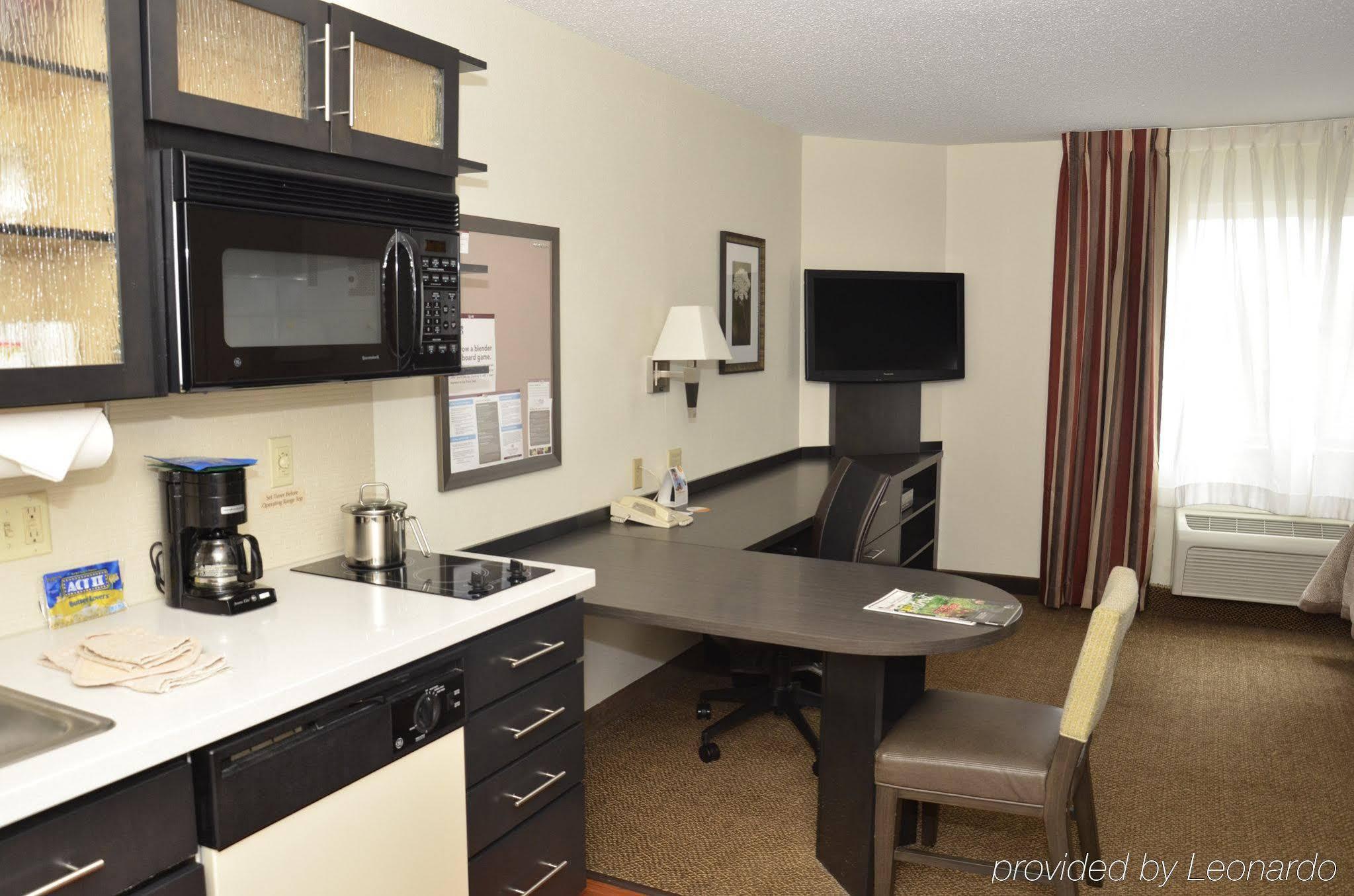 Sonesta Simply Suites Detroit Warren Exterior foto
